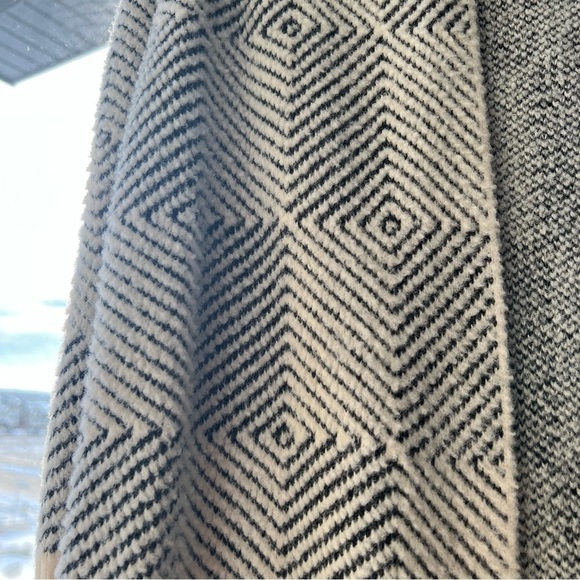 NWOT Sioni women patterned soft thick sweater Cardigan, Small, Black and white - Picture 8 of 12